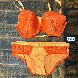 Black fushia bra set. Bra 40D undies 1x preowned  great condition